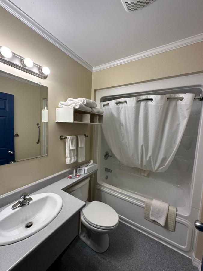 Travellers Inn Fredericton Nb Waasis Ngoại thất bức ảnh
